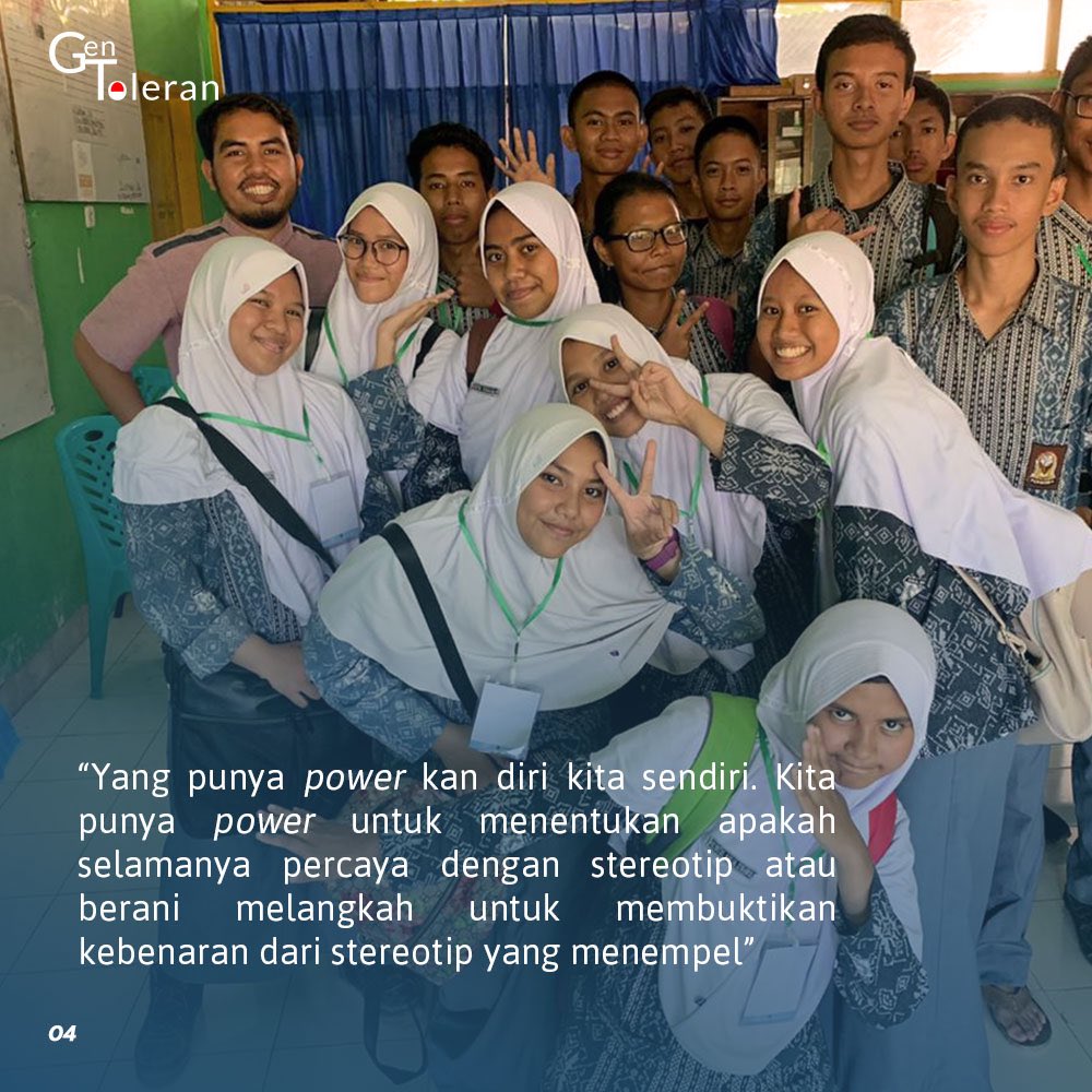Gen_Toleran's tweet photo. bahkan ia juga bisa aktif dalam ekskul KIR (Karya Ilmiah Remaja) yang didominasi oleh jurusan IPA. Kak Ila berpendapat bahwa kita punya power untuk menentukan langkah kita sendiri, tanpa terpengaruh oleh adanya stereotipe.

_____________________

Hilyatul Aulia Syahrul
Bulukumba https://t.co/7ewzVg8wN0