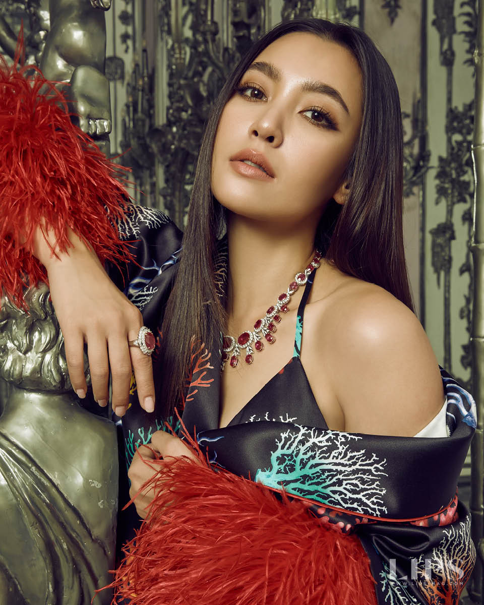 lipsmagazine_th's tweet photo. La Bella - #bellacampen บทบาทนักแสดงตัวจริงในวันทำงาน และนักท่องเที่ยวที่จริงจังกับการพักผ่อน
🔗 https://t.co/gqHTJDaIEf
#LipsInterview #CoverStory #FallTemptations #LipsMagazine https://t.co/KjRAPbMxTB