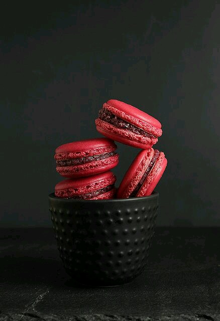 Min yoongi as macarons: a sweet thread