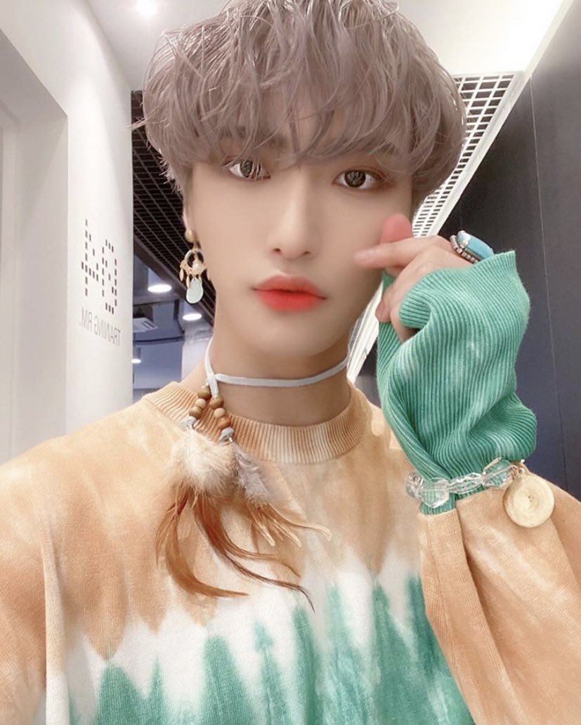 Ddeonghwa with sweater paws and stars in his eyes