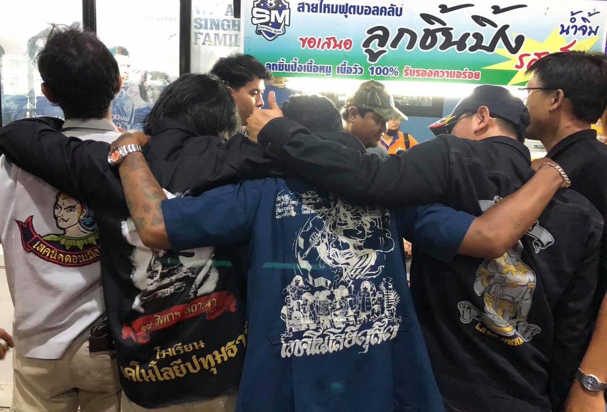 ข่าวสารจากมิตรสหายอาชีวะ

อาสาอาชีวะสัมพันธ์ 5 ฟันเฟืองโค้นล้มเผด็จการร่วมกันแล้วตอนนี้ เป็นที่แน่นอน

1 เทคโนโลยีปทุมธานี
2 เทคโนโลยีดุสิต
3 เทคนิคดอนเมือง 
4 เทคนิคปทุมธานี
5 เทคโนโลยีแหลมทอง 

cr อาสาโนฯ ทุม