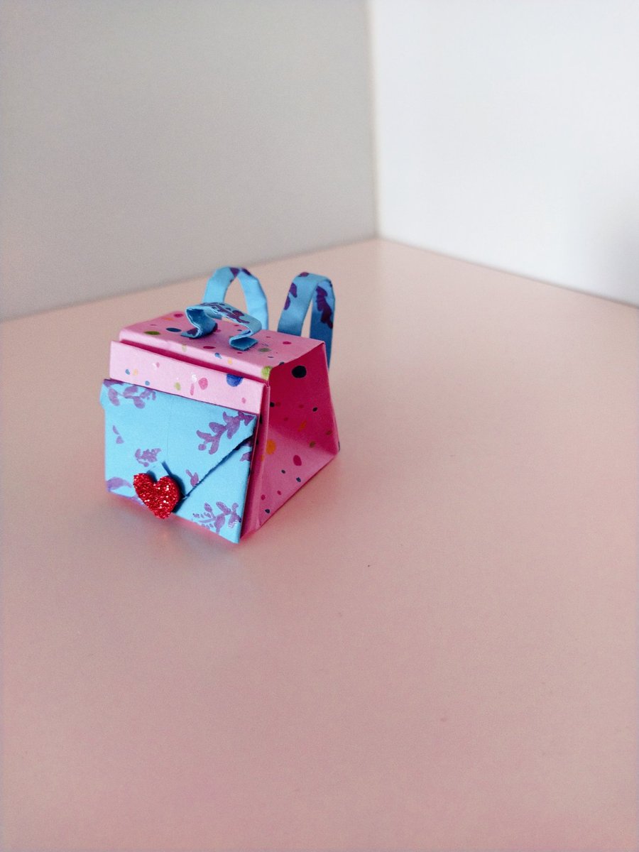 myboringtimes's tweet photo. Origami backpack
#Origami #origamiart #papercraft #diy #miniatures #minidolls #paperbackpack #origamibag #paperbag

https://t.co/YDm9WQIJyn https://t.co/nT6d4BfS0i