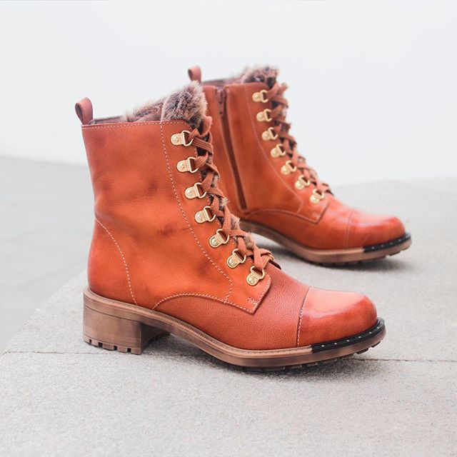 CatchalotEs's tweet photo. Las botas de estilo militar con pelo son lo más top para este invierno👌Comodidad y abrigo en un único zapato😍
#Catchalot #Botas #Botasmujer #Botasmilitares #Botasabrigadas #aw20 https://t.co/sN6lHPdJr3