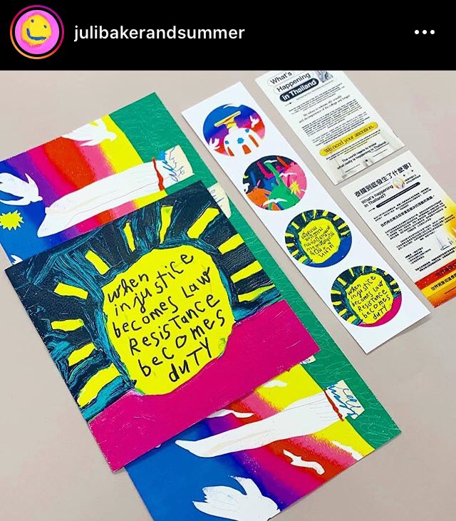 เราอยากชวนสนับสนุนงานของคุณ julibakerandsummer ด้วย ตอนนี้คุณเขาร่วมกับ spacebarzine ทำ zine ในราคา 112 บาท โดยรายได้หลังหักค่าใช้จ่ายจะสมทบทุนให้กับ ศูนย์ทนายเพื่อสิทธิมนุษยชนเพื่อช่วยเฟลือผู้ถูกจับกุมต่อไป