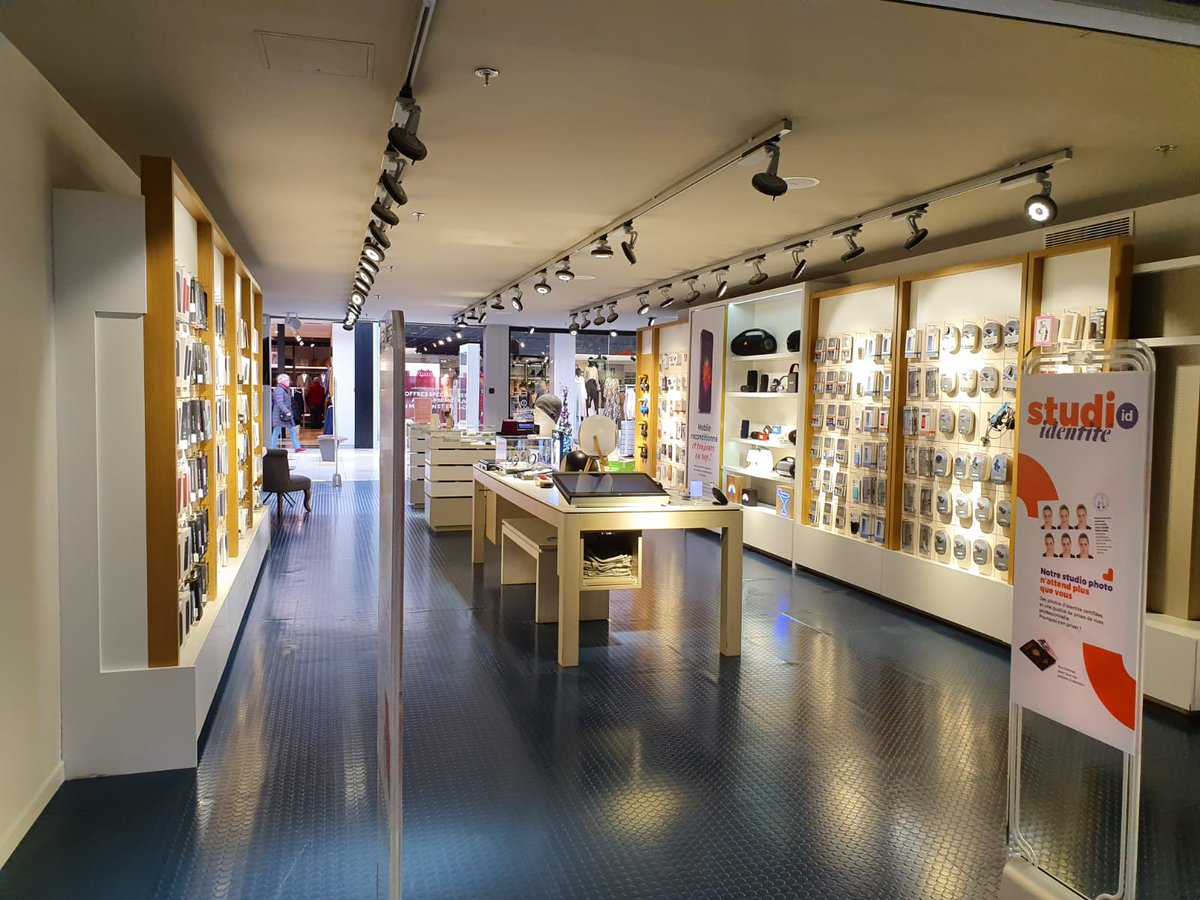 moodaccessoires's tweet photo. A la recherche d’un accessoire connecté? Nos Moodeurs vous accueillent avec le sourire pour vous conseiller Venez essayer nos produits pour être sûr de faire le bon choix 😉 Découvrez en clic la boutique la plus proche de chez vous juste ici 👇 
https://t.co/zfjPCcLwZl https://t.co/NRRTXdOh4U