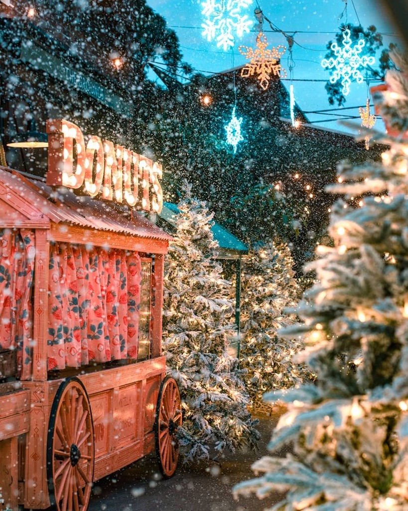 We felt a little chill in the breeze today, and that can only mean one thing...SANTA PHOTOS ARE ALMOST HERE! 🎅
​
​Crack out your Santa hats and pop on those Christmas sweaters, because bookings for our Santa photos have just gone live!
​
​These book out EVERY YEAR so please …