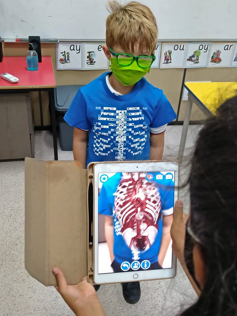 The South School's Year 3 have been learning about skeletal and muscular systems along with how to stay healthy. Students loved wearing these T-shirts and using the <a href="/curiscope/">Curiscope</a> app on their tablets. This fun visual aid helps to bring the science of #anatomy to life. #StayCurious