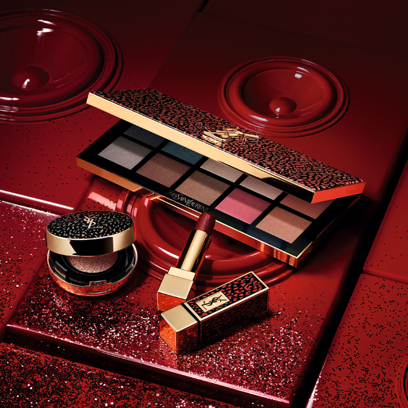 YSLBeautyJP's tweet photo. 【フォロー＆RTキャンペーン】
NOEL LOOK "DRESS ME WILD"

YSLからラグジュアリーなクリスマスギフト。

繊細なきらめきを放つ、アイコニックな「パレット ドレスミー ワイルド」を抽選で3名様にプレゼント。

応募方法
①@YSLBeantyJPをフォロー
②本投稿をRT

詳細
https://t.co/vHDfvJNbaT
