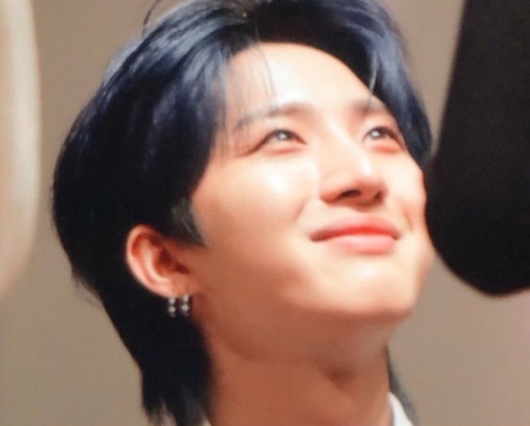 thread of hui pics that i have on my phone:(im doing this to see how much hui pics i have sjsjsk)