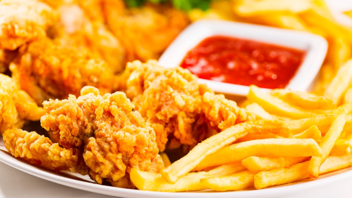 GWC11230's tweet photo. Preservatives are often found in junk food. These kinds of chemicals can mess with your hormones, making you both sick and overweight. Avail of our nutritional coaching for a healthier you. Call 703-996-8666 to learn more.

#JunkFood #GentleWellnessCenter https://t.co/1ZzTDlDL4h
