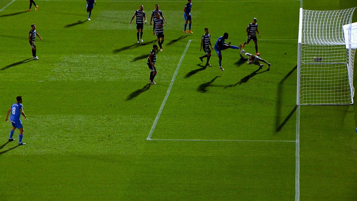 🧤 Nuestro guardameta <a href="/MarcMartinez4/">Marc Martinez</a> repite por segunda semana entre las mejores paradas de la jornada👏 #LaLigaSmartBank