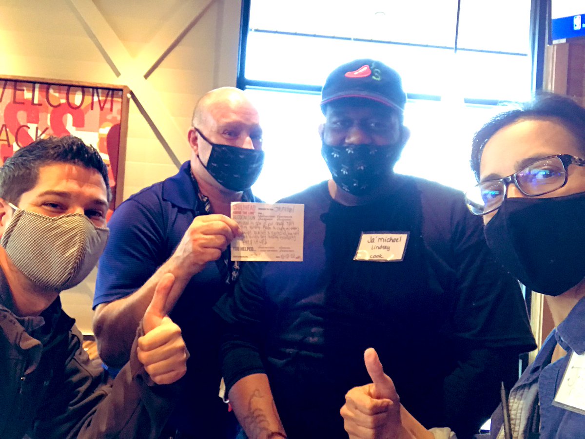 AudinoJulie's tweet photo. #ATLtime #Recognition Jamichael and our HOH who are dedicated to learning and embracing all things Chili’s! 🌻🌻 Chili’s Spring Hill 1619 future is So Bright 🌟@AudinoJulie @WyattChilis @jacksextonchili @DingmanAdam #chilislove https://t.co/ByNo9JQvrn