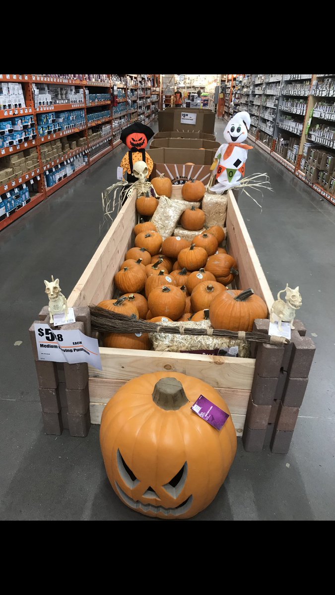 Behind the table is this pumpkin patch! No pumpkin spice lattes but we do have Amazing deals on HVAC Tune ups and installs! Did you know we install attic insulation too? #teamg3 #pumpkinspooktacular <a href="/nmc4me/">@nancymccormickhd</a> <a href="/Esoj_odaglaS/">Jose Salgado</a> <a href="/Esoj_odaglaS/">Jose Salgado</a> <a href="/OrangeLiving10/">Mark Harrison</a> @TeamGlendale3