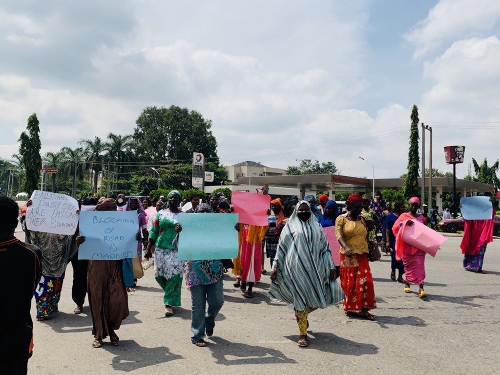 TimeTell_NG's tweet photo. HAPPENING NOW: Protesters under the auspices of Indigenous People of the FCT are presently at the @PoliceNG HQ to express their displeasure over the blockade of roads by #EndSARS in the territory. https://t.co/PwB7V0miDu
