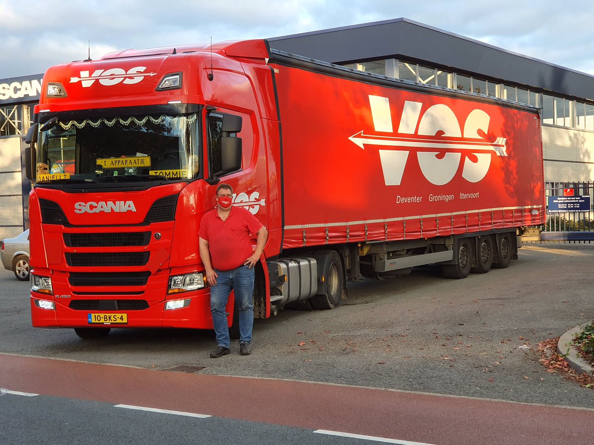 vostransport's tweet photo. Mondkapjes dragen. 🤔

Wij doen mee! Heeft u onze chauffeurs al gespot met de 🦊 mondkap? #transport #samentegencorona https://t.co/PMuwVjEuaw