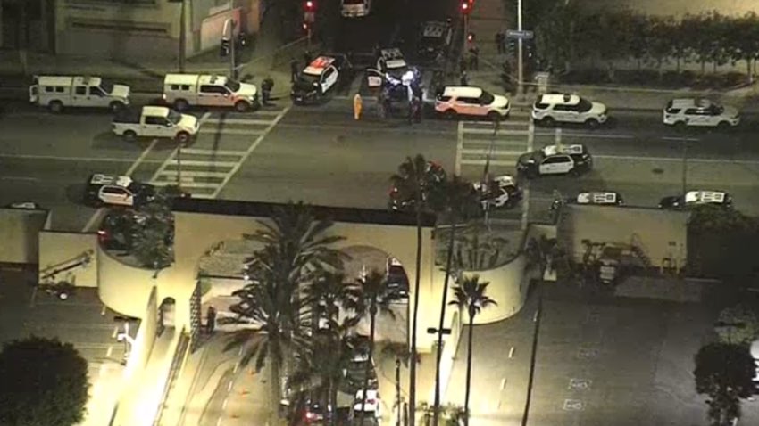 BREAKING (last hour):Police-involved shooting at Paramount Studios in  #LosAngeles. Multiple officers on scene - large crime scene. Photo: NBC LA  https://twitter.com/lapdhollywood/status/1318064097481519104