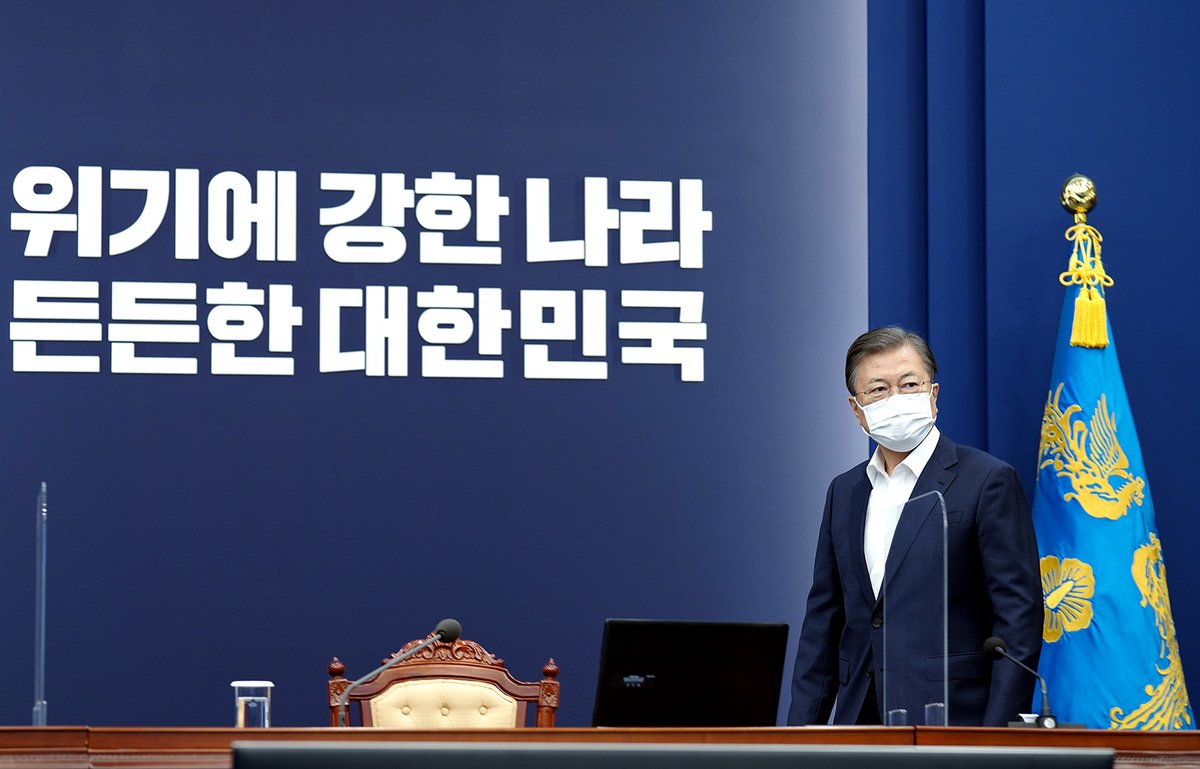 코로나와 함께 가지 않을 수 없습니다. 
방역과 경제를 함께 
지켜야 하는 일상입니다. 
8월의 실패를 되풀이하지 않고, 
지금까지 해오던 대로 
지치지 않고 방역수칙을 잘 지킨다면 
방역과 경제에서 
함께 성공할 수 있습니다.

2020.10.19 수석보좌관회의

www1.president.go.kr/articles/9349