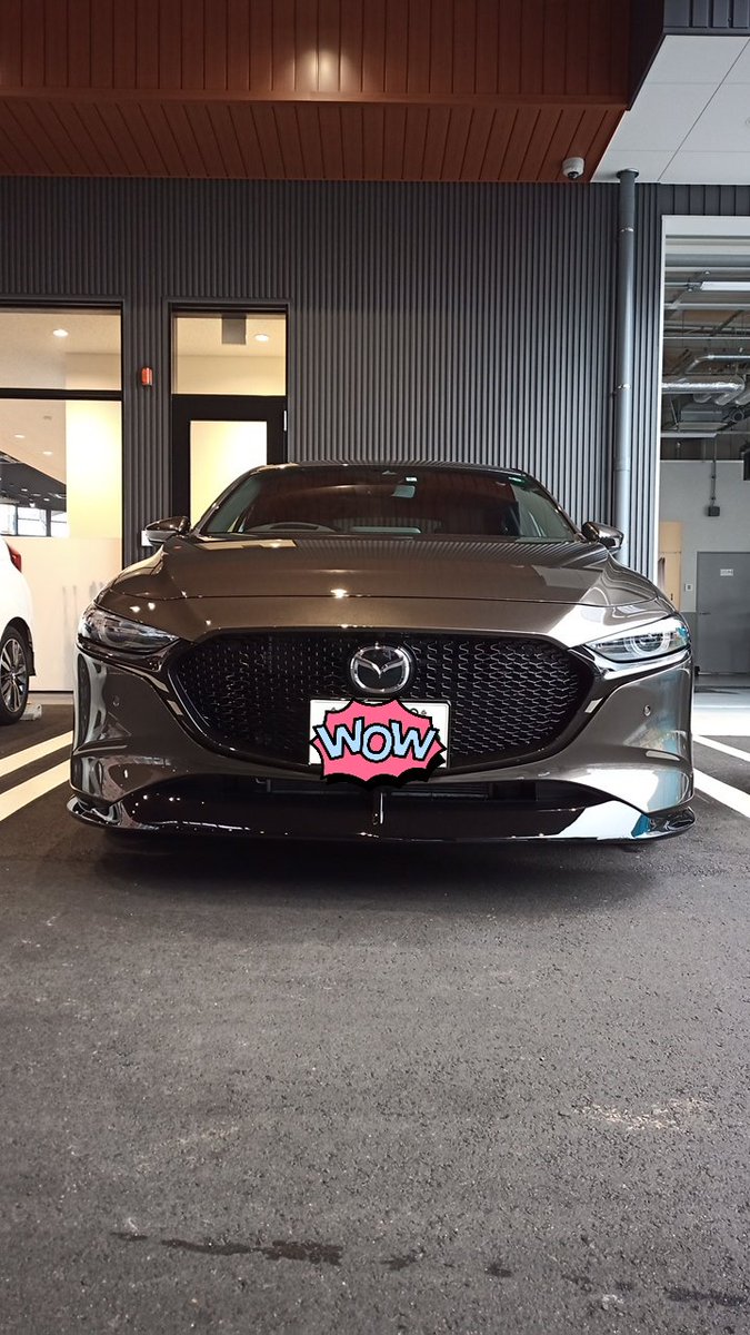 10Mazda3's tweet photo. 本日は、あいにくの雨でしたが先程納車を完了しました✨
契約してから今日まで約2ヶ月、皆さんと話すことで長い期間を何とか乗り切ることが出来ました😌
感謝致します！
今後ともどうぞ宜しくお願い致します🚘☺️
#Mazda3 
#マツダ3 
#チタニウムフラッシュマイカ 
#シグネチャースタイル 
#納車 https://t.co/NQSVUPXh4j