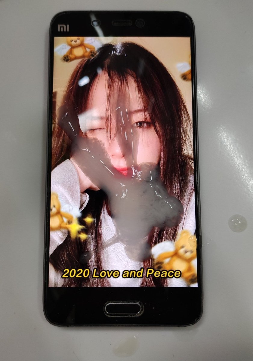 ohhimark_____'s tweet photo. @yue__yuebo___ 所以精液是你2020的love and peace嗎？  :-] 

#射屏 #精液 #合照 #意淫 https://t.co/tpA2OgjbLB