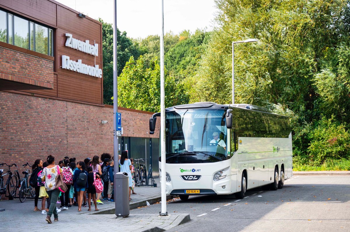 Wij wensen alle kinderen in Rotterdam een hele fijne herfstvakantie toe! 🍂🍁 
We zien jullie daarna graag weer gezond terug om jullie veilig naar de gym- en zwemles te brengen. Al jaren verzorgen wij het leerlingenvervoer in Rotterdam. Erg mooi en dankbaar werk! #snellevliet