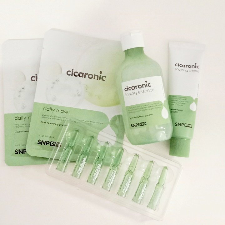 sukaskincarean's tweet photo. Seneng bangett bisa nyobain produk terbarunya SNP.
Belum lama ini SNP launching produk baru, masih satu seri sama SNP Prep Peptratonic yang ngehype di Twitter.
Aku mau share review first impression-nya ke kalian😍❤️✨
#SNP #SNPIndonesia #SNPPrep #Cicaronic #CalmingYourSkin https://t.co/G5ImysFYpp