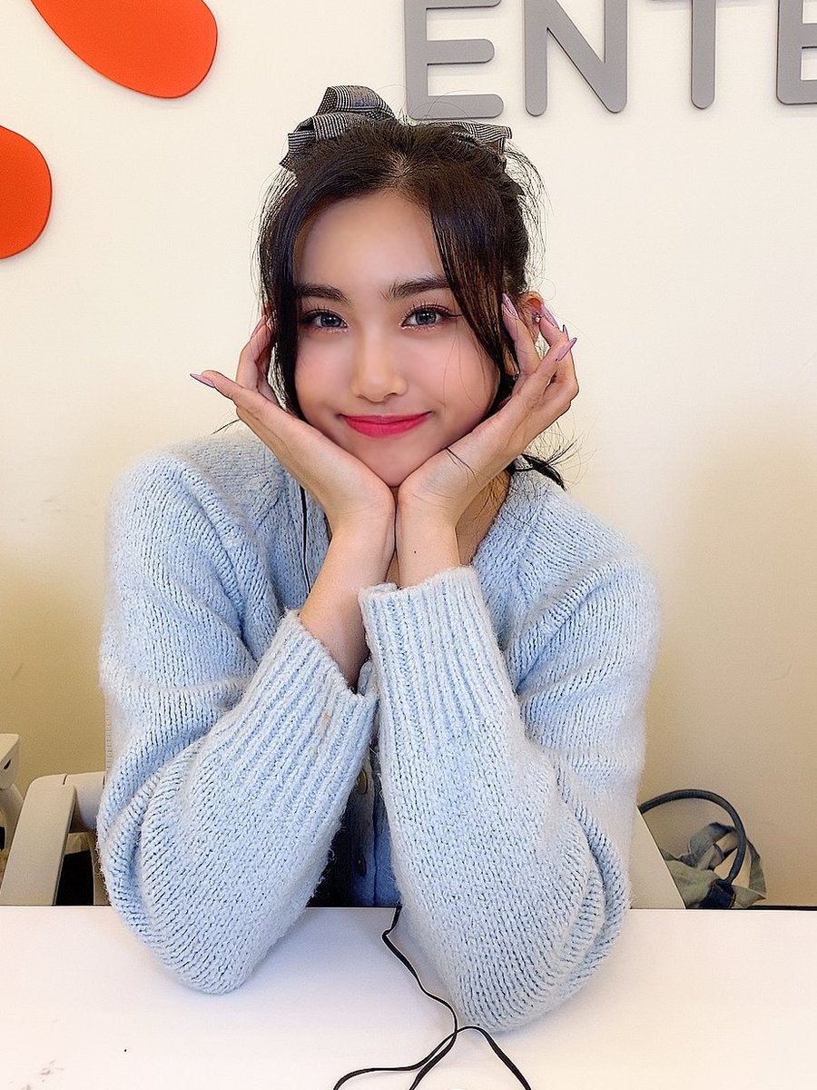 AISHASLOOK's tweet photo. #AISHA #아샤 #EVERGLOW https://t.co/lrjrmaAj1y