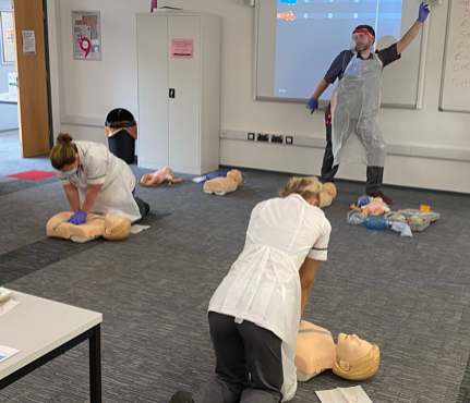 Resus_Tom's tweet photo. @StaffsUNursing students learning the importance of #CPR on #RestartAHeartDay at @StaffsUni on Friday with a pinch of fun in the mix too. My dance move to assist in the memorisation of Staying Alive. #FridayAfternoonFever
@staffsshrewsbu1 @StaffsUniHSC @ResusCouncilUK @ERC_resus https://t.co/v9Edb9HAoZ