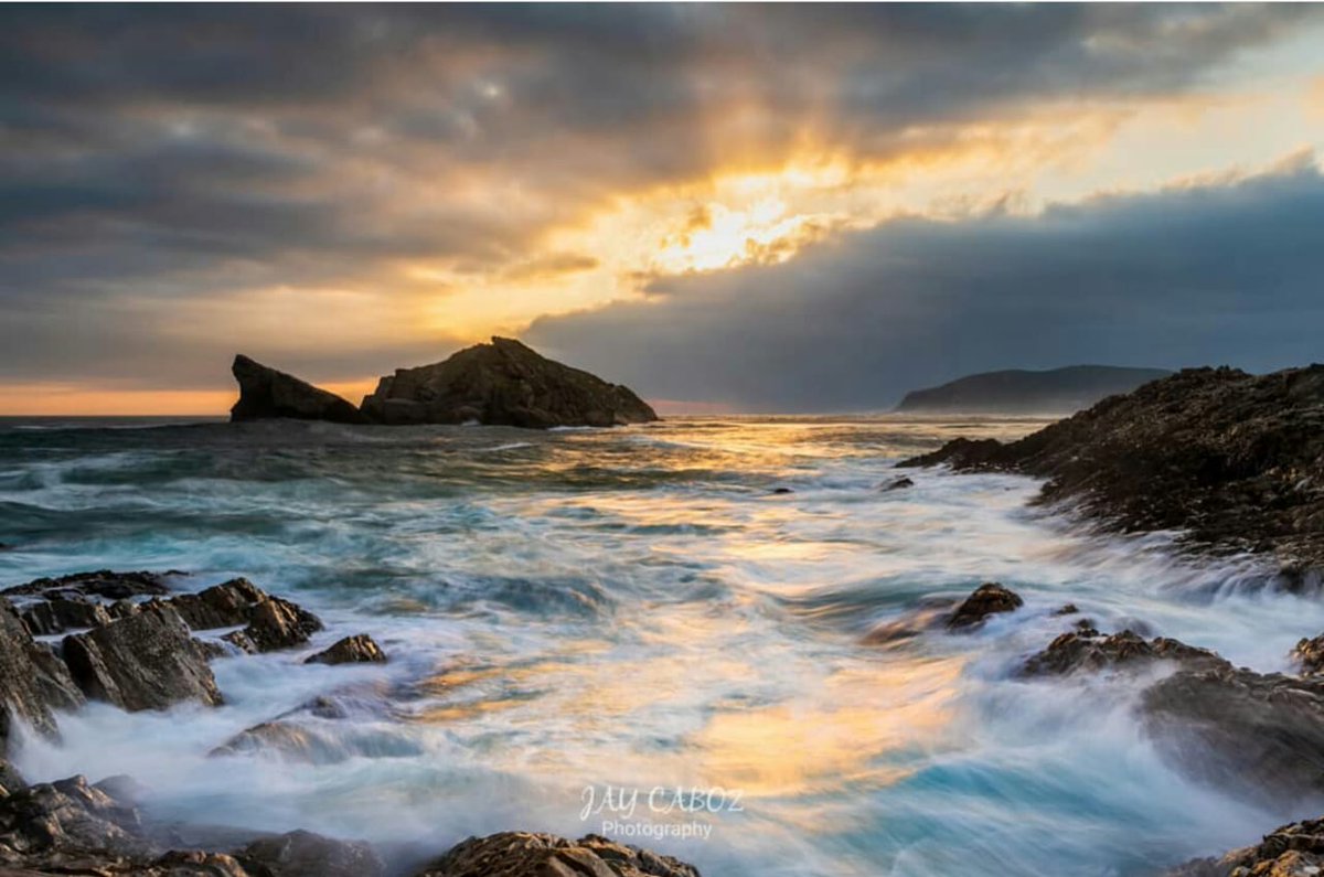 Hello beautiful! How would you like to end your day with this view? Only from Robberg Nature Reserve <a href="/CapeNature1/">CapeNature</a> 📸 <a href="/JayCaboz/">Jay Caboz</a> 
#plettitsafeeling // #chasethefeeling #reclaimtheroadtrip #discoverCTWC #southafrica