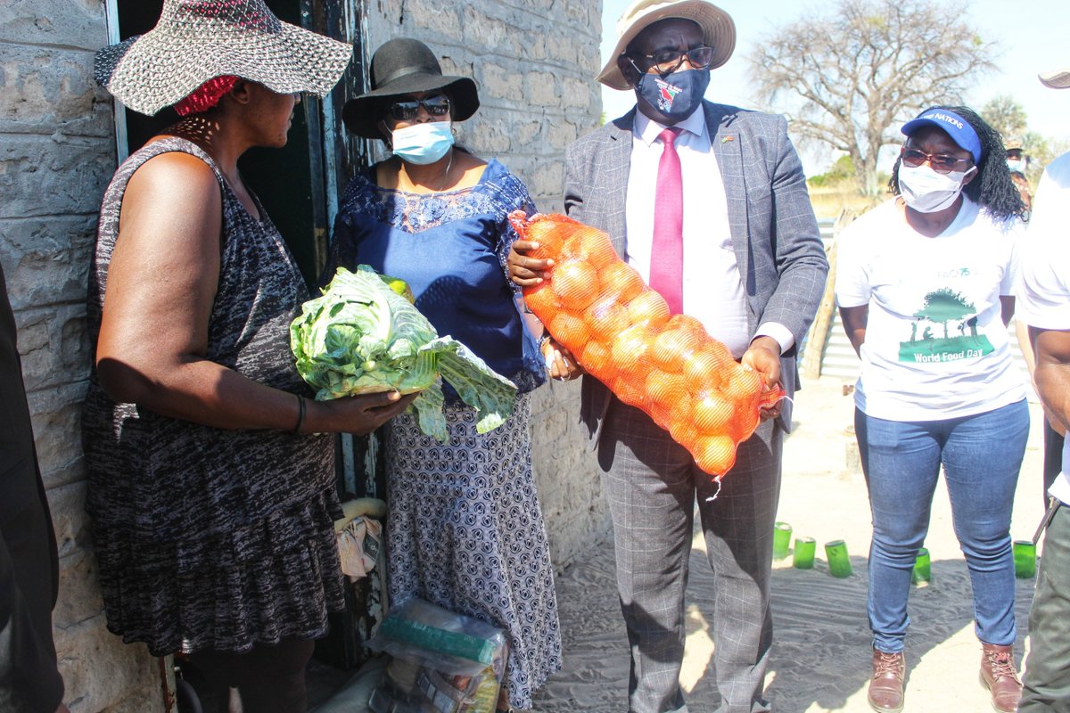 FAONamibia's tweet photo. #WorldFoodDay2020 kick started with visits to 3 vulnerable households in #Oshikango constituency that each received donations of food items.
#MAWLR Dep. Minister & #Ohangwena region Governor handed over items along with @UNNamibia RC @SenPang_UN & @FAONamibia Rep. @FarayiZimudzi https://t.co/5B5fRQJ52L