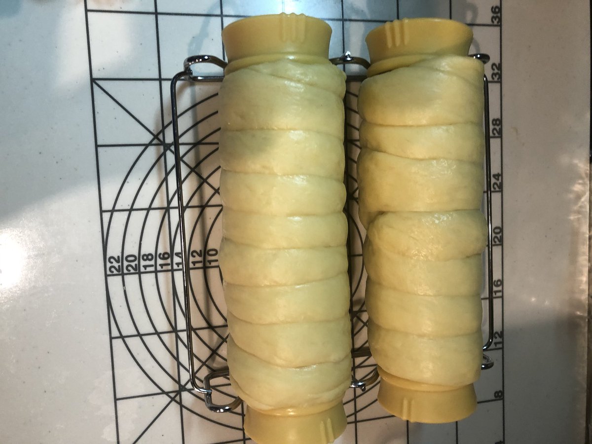 だあしゑんか裏 取材の試作 トゥルデルニーク焼きました シナモンシュガー フレーバー 飽きたら自家製カスタードアイス チョコレートつけて食べてね プラハにお店たくさんあるのに チェコ人には好かれてないと風の噂でききます 微妙なポジション だあしゑんか裏 取材の試作 トゥルデルニーク焼きました シナモンシュガー フレーバー 飽きたら自家製カスタードアイス チョコレートつけて食べてね プラハにお店たくさんあるのに チェコ人には好かれてないと風の噂でききます 微妙なポジション