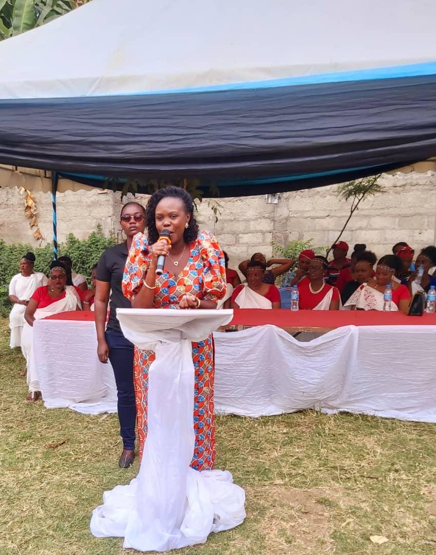 MagabeAlicia's tweet photo. Jana nikizungumza katika Kongamano la wanawake mjini Arusha.
Nawashukuru sana kwa kuja kutusikiliza.
#NiYeye2020 #VoteTunduLissu2020 #ChaguaTunduLissu
28102020 https://t.co/3jzrB0rRtL