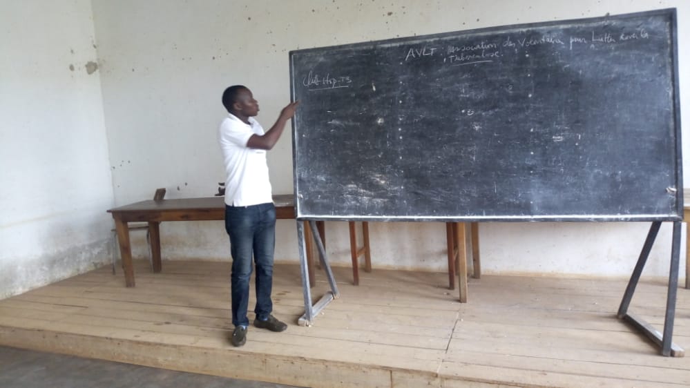 AVLTzeroTB_Bdi's tweet photo. Initiation de 2 nouveaux Clubs Stop TB. L'un à U.G.L, Campus #Bururi et l'autre à U.G.L, Campus #Kiremba.
Ces Clubs ont été mis en place dans le cadre du projet "Dépistage précoce et actif de la Tuberculose via 10 campus universitaires du Burundi".
Merci à @ActionBdi pr son appui https://t.co/IdNp3vN3Ad