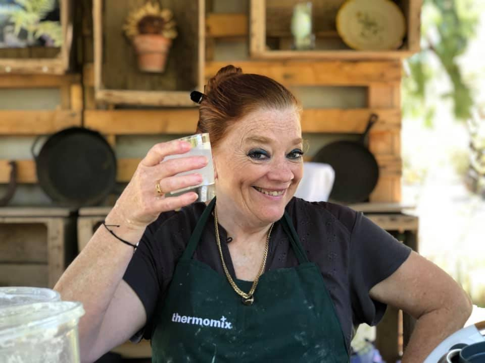 ⭐️ ThermoVention Presenter Profile:
Lynette MacDonald - Thermomix influencer USA.  
⏰ Book your ticket now for ThermoVention  - 27-29 October.  
💻 Watch Live or on replay.  
🏆 Loads of giveaways
👑 Attendee only special offers

👉🏽Click here: thermovention-2020.heysummit.com/?sc=zi6ZwAQL&a…