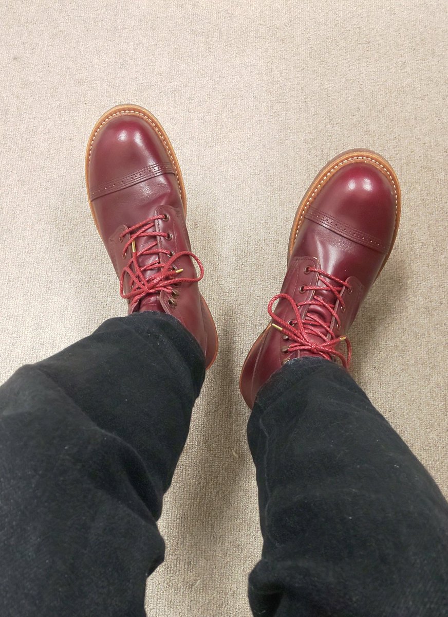 two79136462's tweet photo. 履き始めて2回目。親指の真上に履き皺ができて痛い😖💥

#REDWING 8012 https://t.co/u5rwXw3TX9