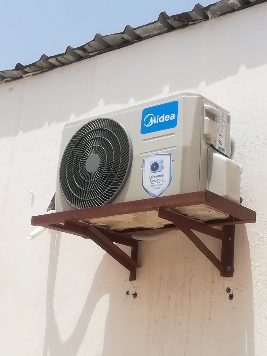 ARDYemens's tweet photo. (ARD) provided support to 8 CSOs, including 4 CSOs  in Tawahi and Crater districts in Aden governorate and CSOs  in Tur Albaha districts  in Lahj Governorate.
This support included  8 safe spaces  for each CSOs and providing them with the necessary materials. https://t.co/fKLBQuUIhn