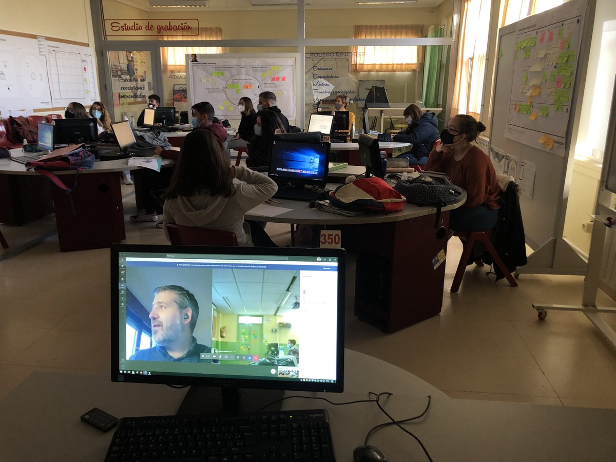 ppenalvera's tweet photo. Comenzamos con el webinar de @JuanLuisJimeno #motivación y #visión del trabajo a realizar. Por experiencia y actitud, un lujo contar con un profesional de su talla en @Consaburum junto con @IESValdehierro @Ies_Agora @iesromeroesteo @MaristakDurango https://t.co/5blXDydtQ3