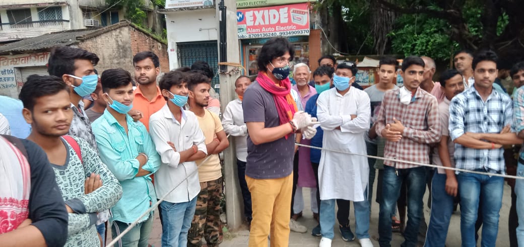 prateektv's tweet photo. #भैयाजी_कहिन डिबेट शो में आप अपने शो कमेंट के ज़रिए हमसे पूछिए. साथ ही साथ #MeraSawal हैशटैग भी लगाइए. महत्वपूर्ण सवालों का ज़िक्र शो में ज़रूर करूंगा. शाम 5:45 बजे देखिए अपना फ़ेवरेट डिबेट शो सिर्फ @News18India पर.
@HindiNews18 #AapkaBhaiyaJi https://t.co/l5zofzPGXn