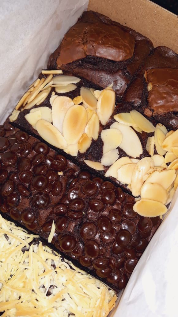 ustadchen's tweet photo. Udah lama gak makan brownies 🤤 ini harganya cuman 45k https://t.co/fyzNTMWMVy