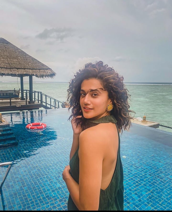 cupsngups's tweet photo. #TaapseePannu is reliving her vacation days as she shares this throwback picture from her #Maldives holiday!

#vacations #travel #vacation #holidays #travelgram #travelphotography #summer #nature #beach #traveling #instatravel

#cupsngups
#entertainment https://t.co/GHYz8CjIFq