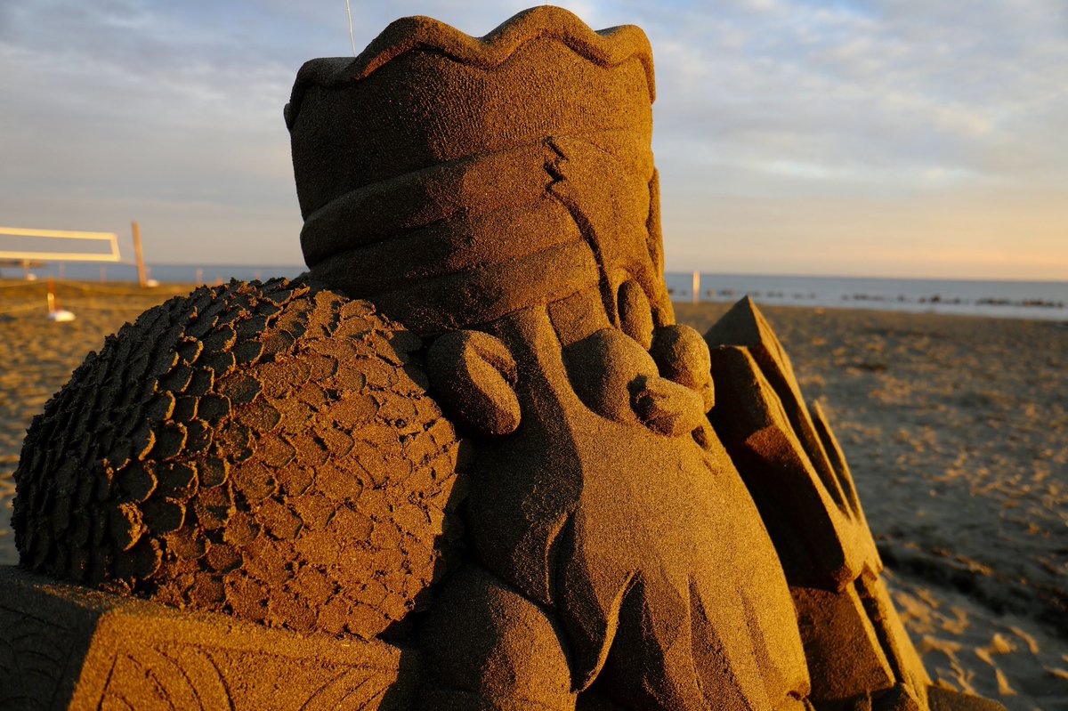 平塚商工会議所青年部の皆さんの活動で、ひらつかビーチパークにプロ砂