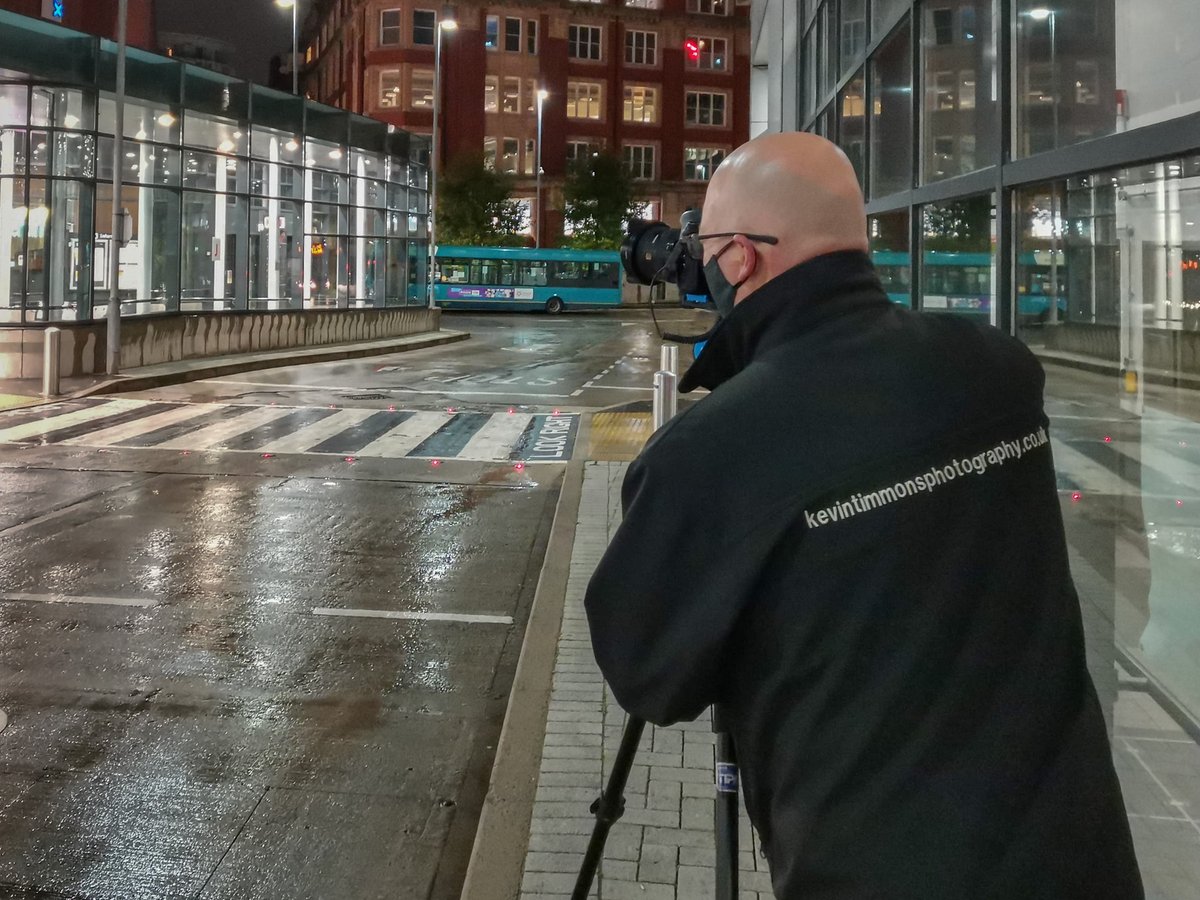 Are you a fairweather person, or do you love your job no matter what?📷
On a Monday night in the middle of the city, we had to photograph two different locations for a lighting business in the wind and rain 🌧⛈
Now I love a good challenge, but when that wind is just too strong🤣