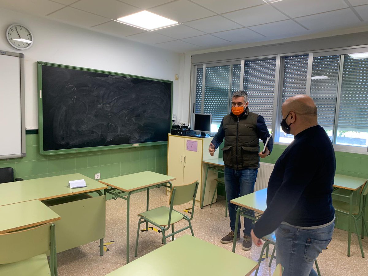 riberaenergia's tweet photo. Another #ESMESproject action line is definition of a rehabilitation plan of a non-linear electric charges educational centre. On Friday, we visited IES Bernat Guinovart (Algemesí) to go on with the ex-ante energy audit @ENICBCMed #GOMED https://t.co/FufCeS5JeR