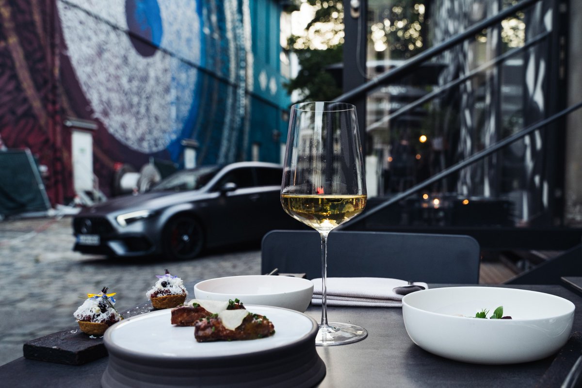 MercedesAMG's tweet photo. The restaurant "mural" is mentioned for the first time in the #MICHELINGuide 2020 and immediately received a star. There's also another honor: the “Young Chef Award” in cooperation with Mercedes-AMG ��� https://t.co/FsPd2xzwzv
#youngchefaward #michelin #michelinguide #AMGxMichelin https://t.co/cPwbCzzZUB