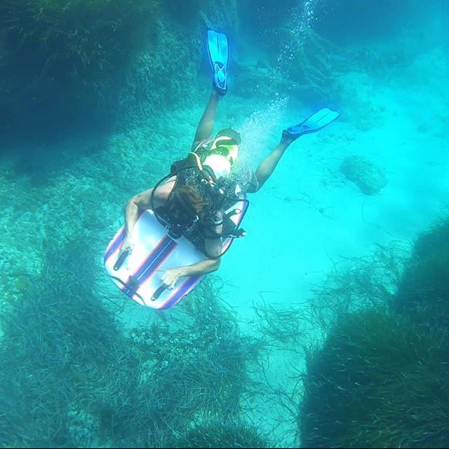 mojetboard's tweet photo. Going up from the deep to the top - have a good start into the next week!👌🏻🔝 #mojet #mojetten #mondaymotivation #mallorca #modular #summervibes #canyamel #power #fast #diving #jetboarding #watertoys #divingjet #jetboard #summervibes #electricvehicle #nextgeneration #scubadiving https://t.co/LVPkJ6AeQl