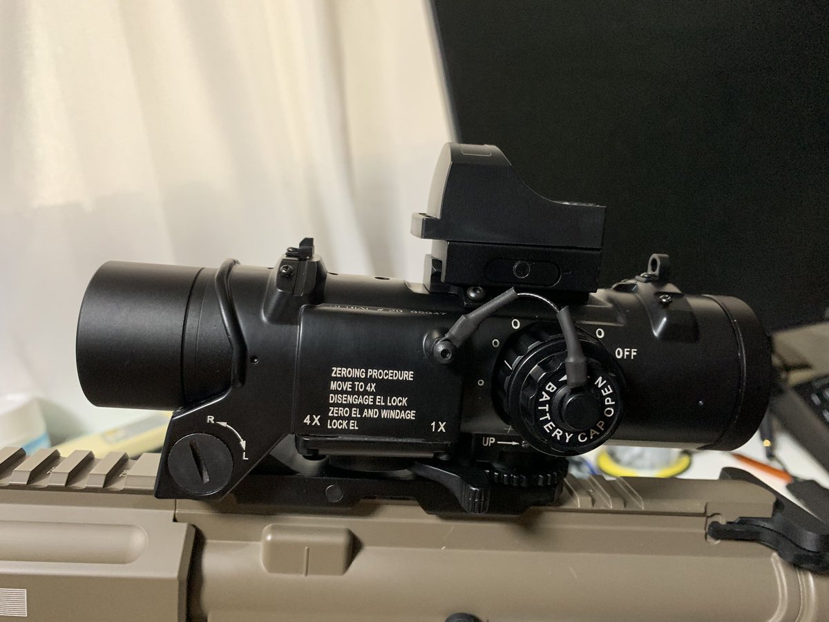 SIRIUSprogaming's tweet photo. ゲーミングハウスに届いたスコープ
なんとスイッチで1倍と4倍に切り替わる優れもの！
ドットサイトもついてる！！
ただめちゃんこ重い！！！ https://t.co/sLMnAM98k1