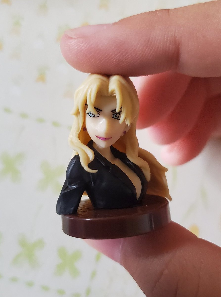 はーちゃん なんか コナンくんのスノードーム酷い チョコエッグの方がマシ って ツイ見かけたけど 私がこの前食べたチョコエッグのベルモットをご覧頂こう