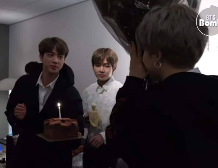 we all know jimin is always prepare cake for the members on their birthdays, but who do you think always prepare a cake for him? "lemme tell you it's kim seokjin the man who taught him happiness & taking care of him"