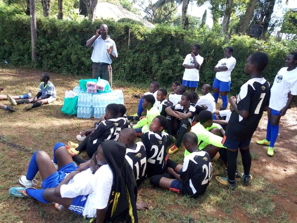 geting the girls involved in football as a sport and mentoring them to reach their dream .be a voice that says no to discrimination,yes to equality.#FootballPeople
<a href="/farenet/">Fare</a>