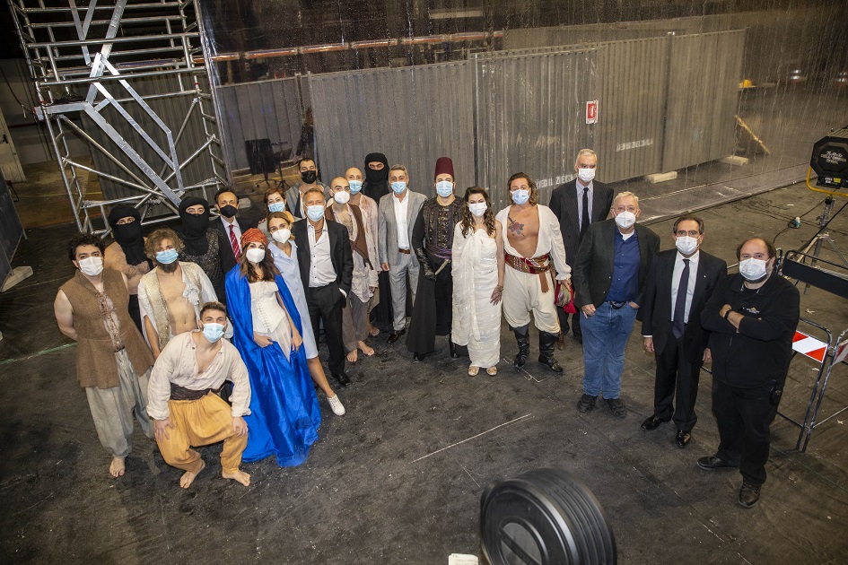 OperaRoma's tweet photo. Buona la prima!
#Zaide di Mozart con la direzione del maestro #DanieleGatti e la regia di #GrahamVick rimane in scena fino al 27 ottobre.
Biglietti: https://t.co/F6X0ntbqqh
#operaroma #TORzaide #romarama
Ph. Yasuko Kageyama / TOR https://t.co/vMR4jVT7gx