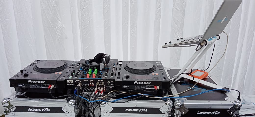 sabaevents's tweet photo. Saba Entertainment providing sound and entertainment earlier this month at a wedding at Tamarind.
Quality at its best 👌

#Sound #SoundSystem #SoundEquipment #SoundGear https://t.co/lTeg0UhjZG